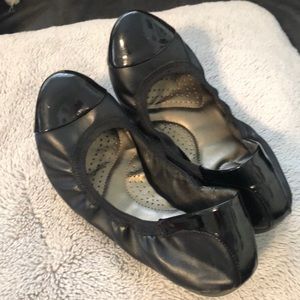 Dexflex black ballet flats (shiny toe)